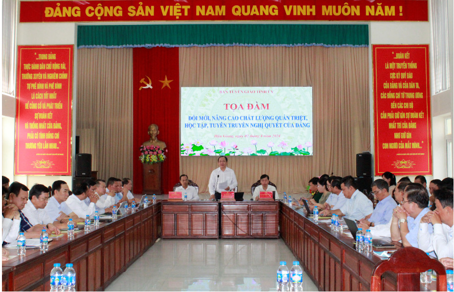 Quang cảnh buổi tọa đàm.